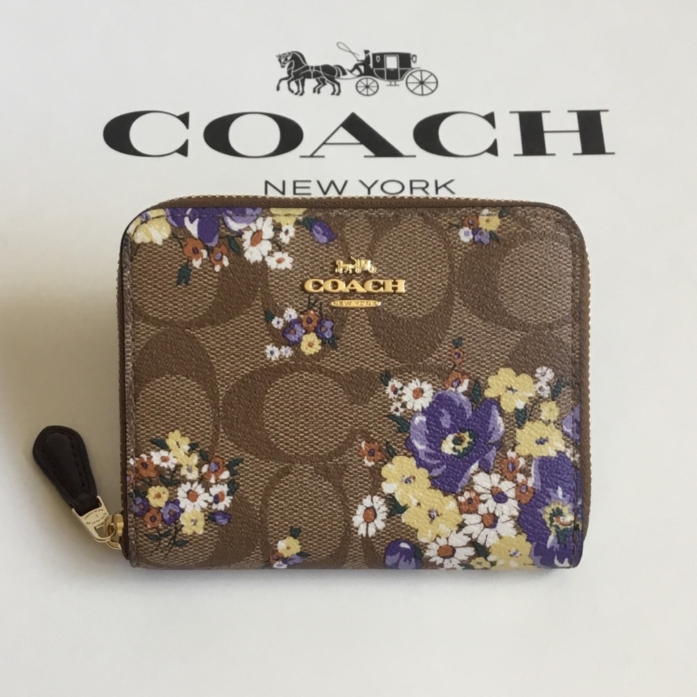 ⛔️SOLD ⛔️🌻Coach Small Zip Around Wallet NWT.